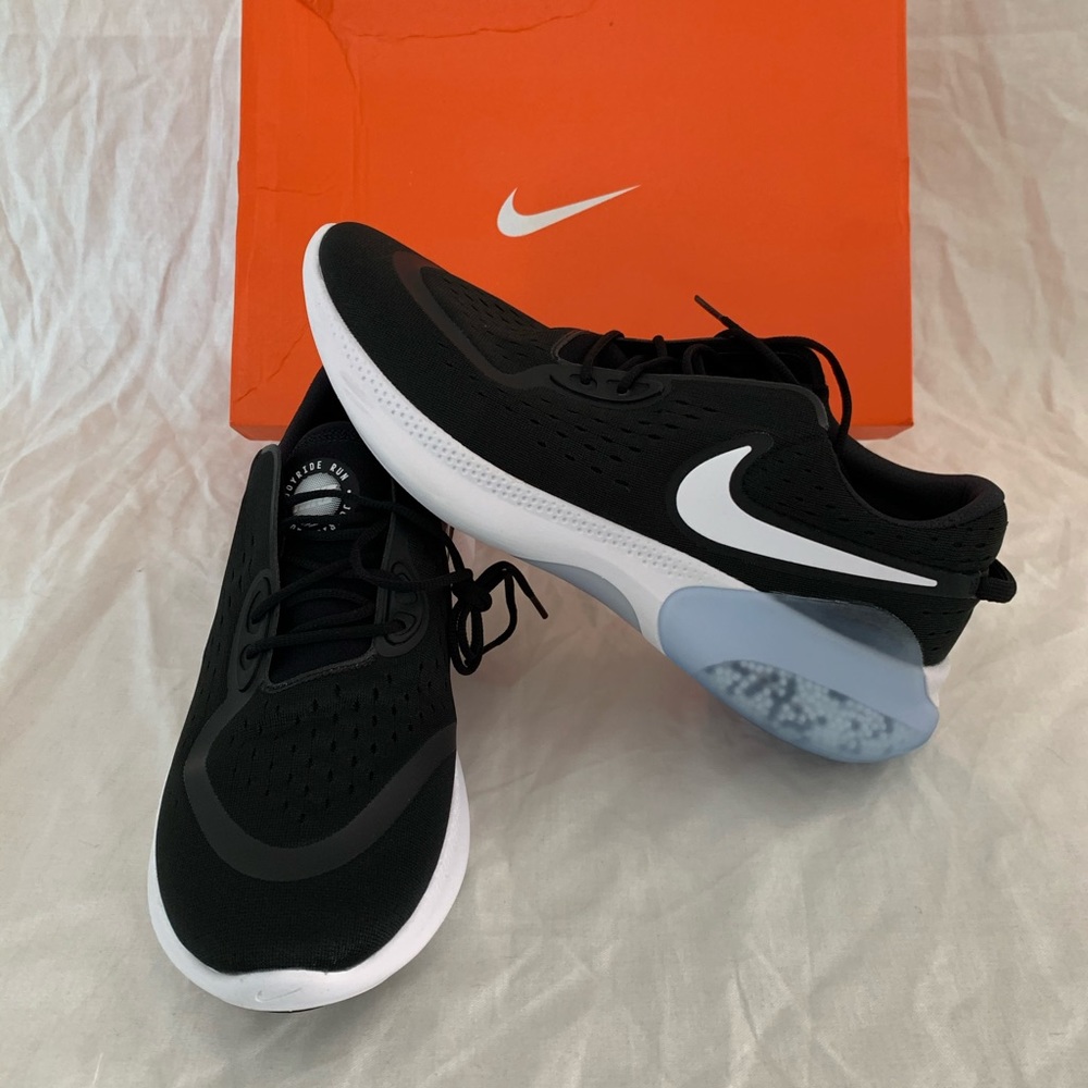 Nike Joyride Dual Run black and white